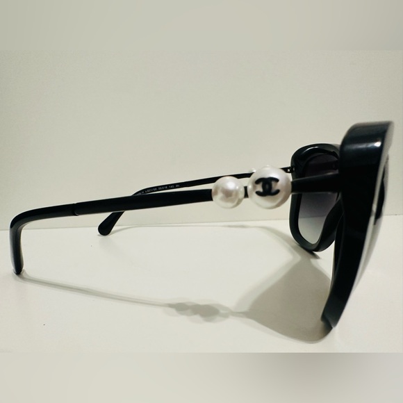 Chanel: Pearl Sunglasses, Square, Black - Picture 3 of 8